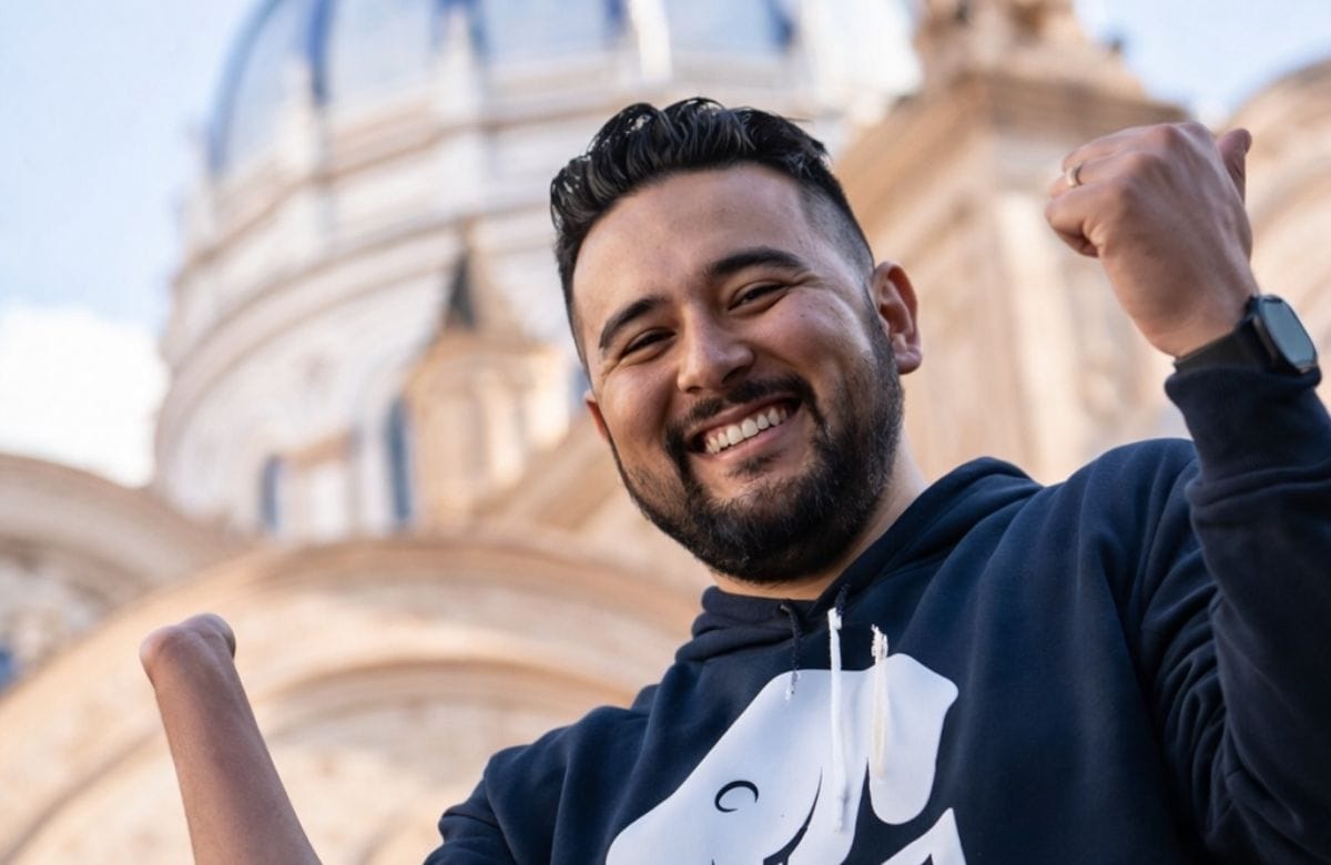Paco el Morlaco: el influencer ecuatoriano que fabrica y dona prótesis para personas con amputaciones