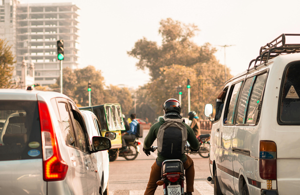 Quito aprueba nueva ordenanza que amplía la excepción del Pico y Placa para personas con discapacidad y sus cuidadores